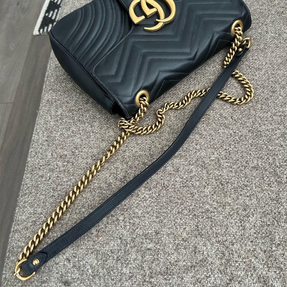 Gucci Marmont Medium Shoulder Bag - Picture 10 of 16